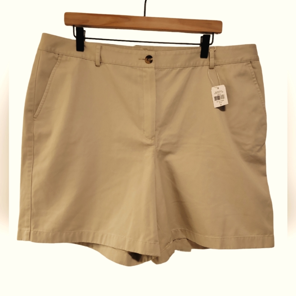 L.L.Bean, NWT, Khaki Shorts. Straight Fit, 100% Cotton, Women's sz 20, L- 19 Inc